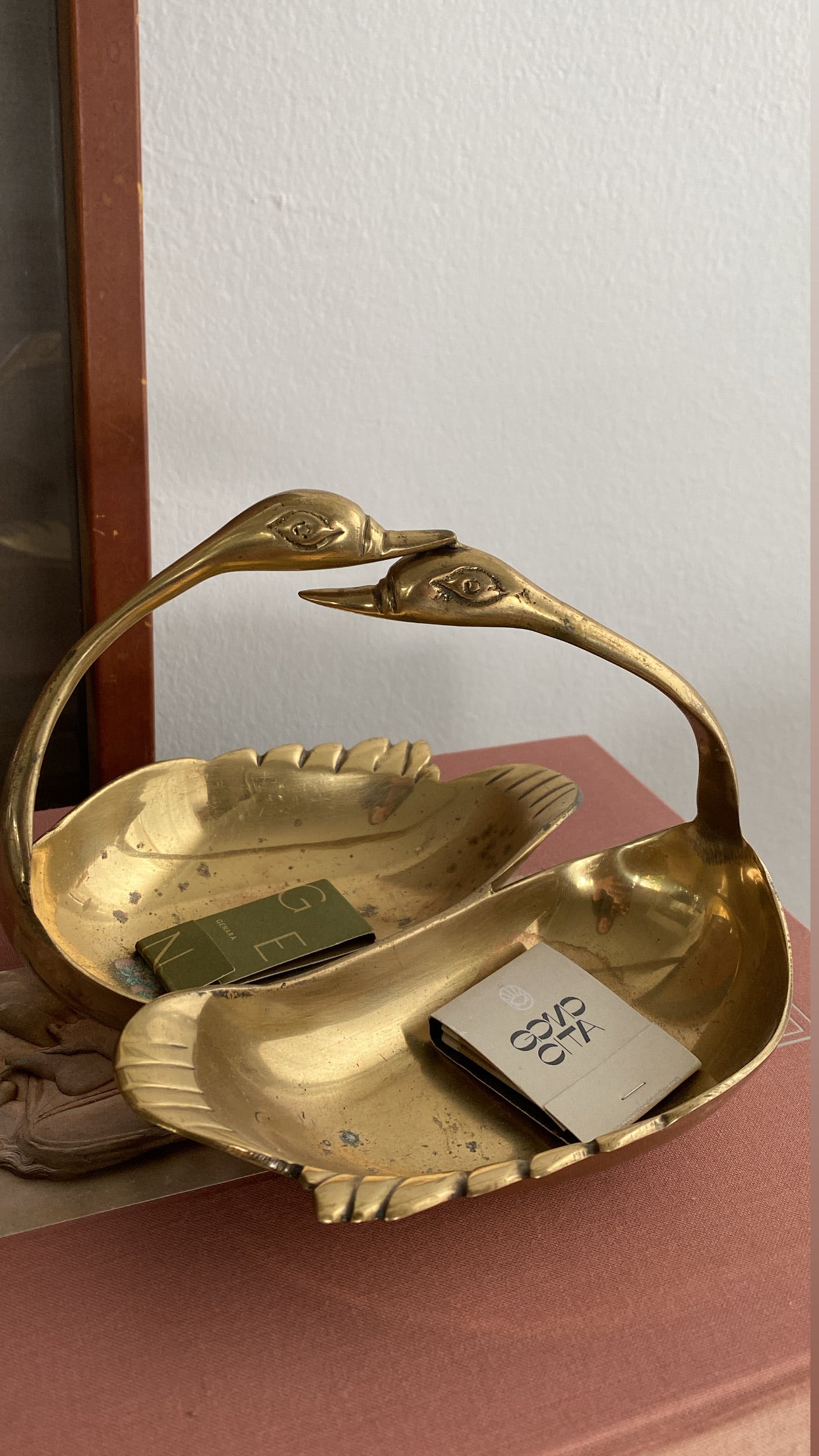 Kissing swans Brass Catchall