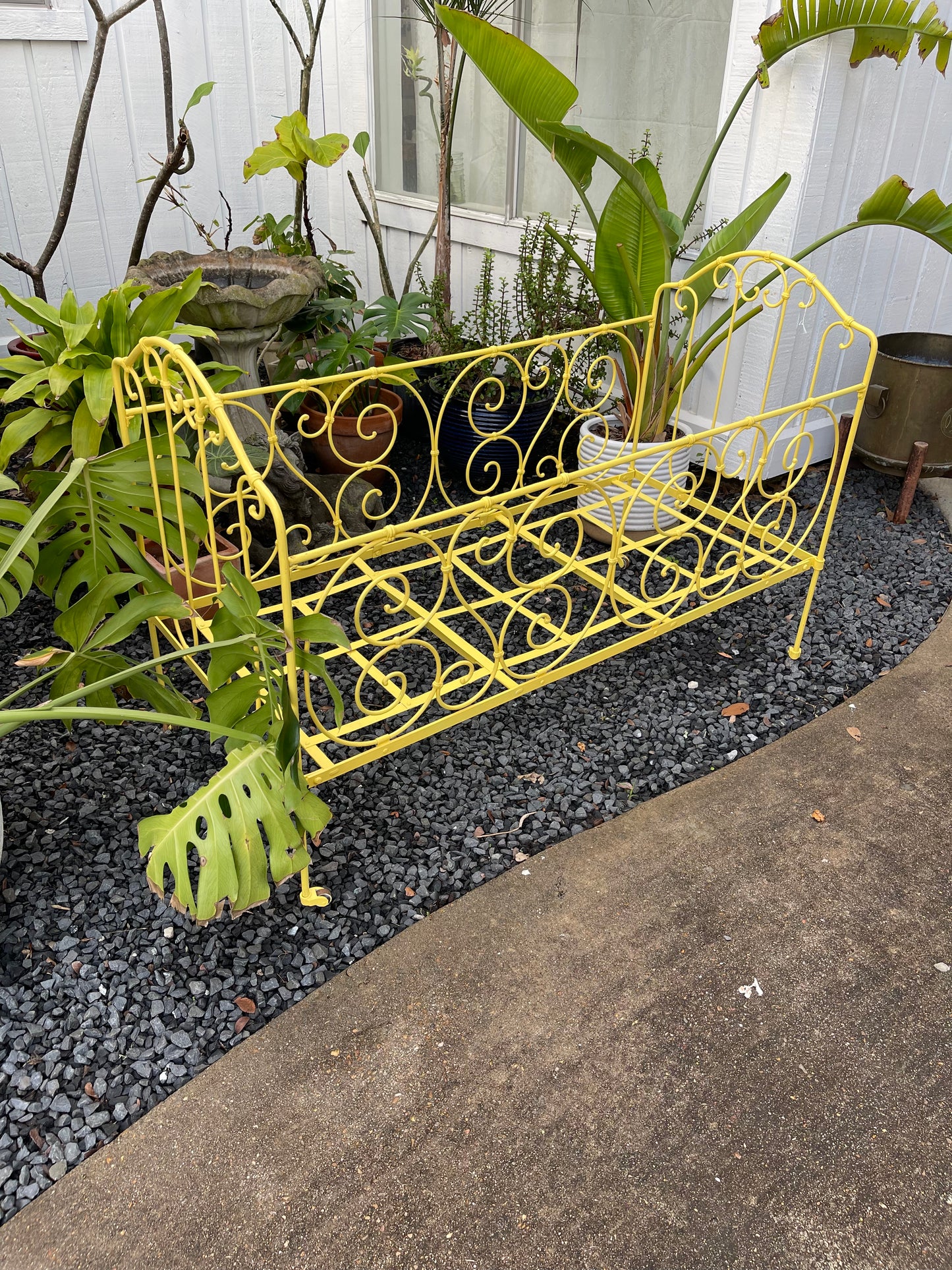 Antique Yellow Crib